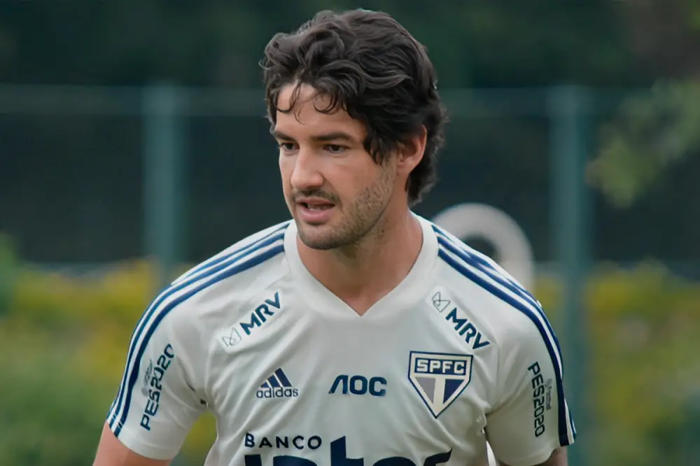 Alexandre Pato pode vestir a camisa do Santos na Série B