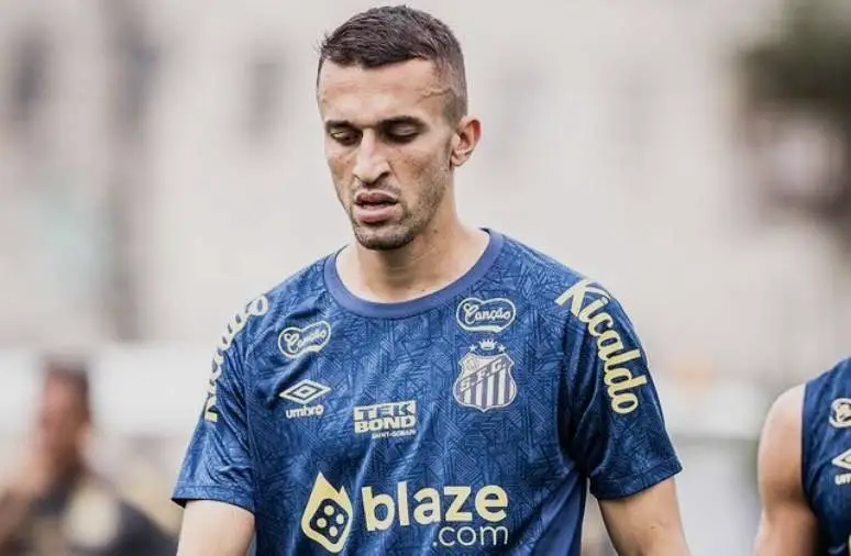 Lesão de João Schmidt pode tirar pilar do Santos da Série B