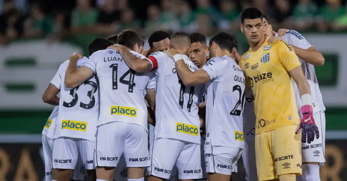 Santos FC:  Presidente apoia diretor questionado;  futuro incerto no mercado de transferências