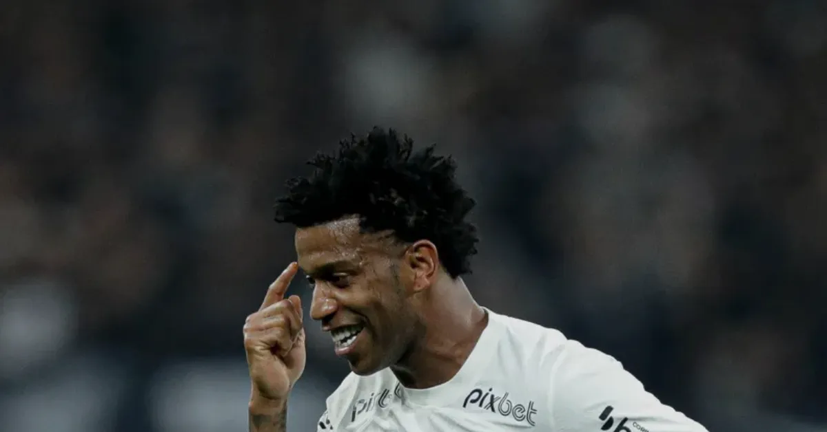 Gil renova com o Santos e adia aposentadoria para 2025