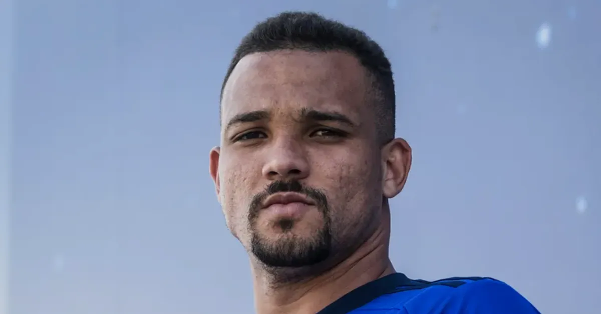 Zagueiro Zé Ivaldo Deixa o Cruzeiro e Reforça o Santos por Empréstimo