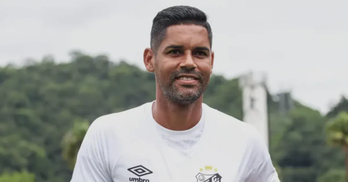 Aderlan Busca Retomar Posicao no Santos Apos Recuperacao e Convocacao de Chermont