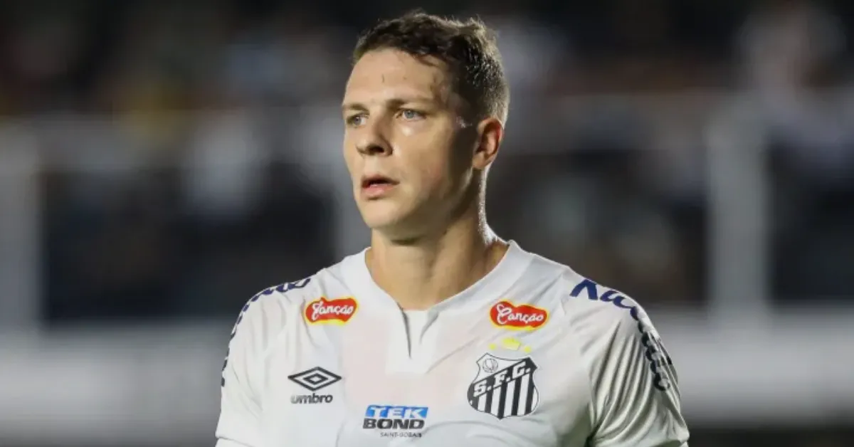 Santos tenta acordo para rescisão de Julio Furch visando economia