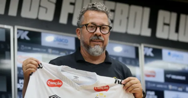 Registro de Cléber Xavier no BID do Santos, Estreia e Impasse com Pedro Caixinha