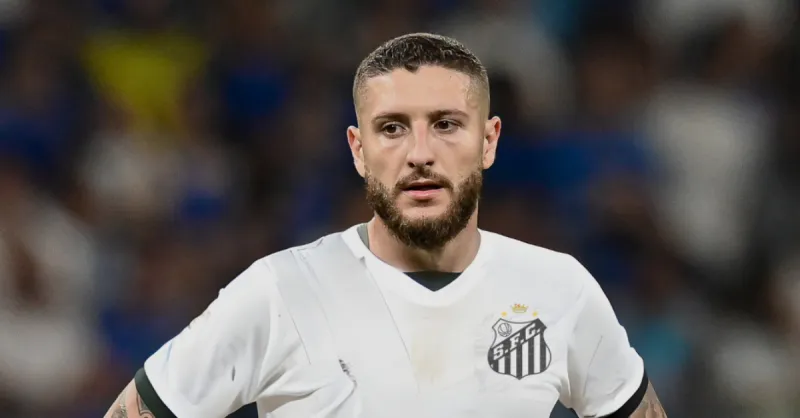 Zé Rafael: O Pilar Inesperado que Encanta a Torcida Santista no Semestre