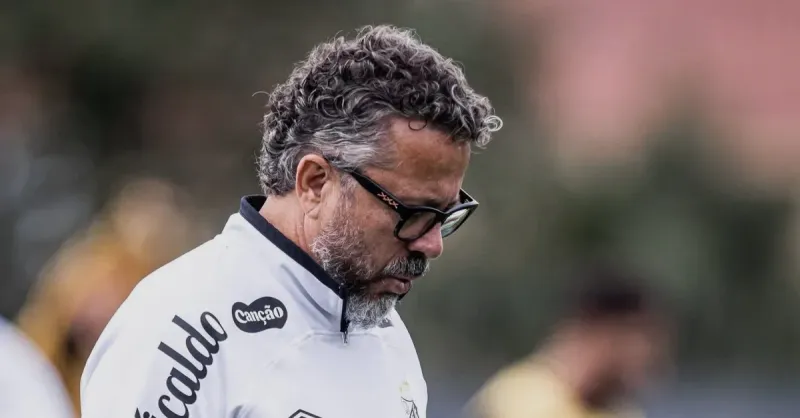 Cleber Xavier no Santos: Entenda a Confiança da Diretoria Apesar dos Resultados