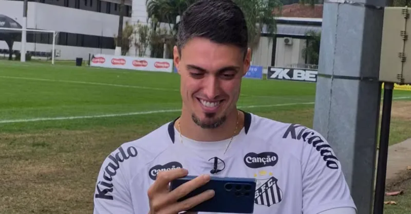 Matheus Bachi Revela Emoção e Dedicação no Santos: Vitória por Tite é Prioridade