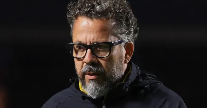 Santos: Cleber Xavier Desvenda Desafios Defensivos e Aposta na Base