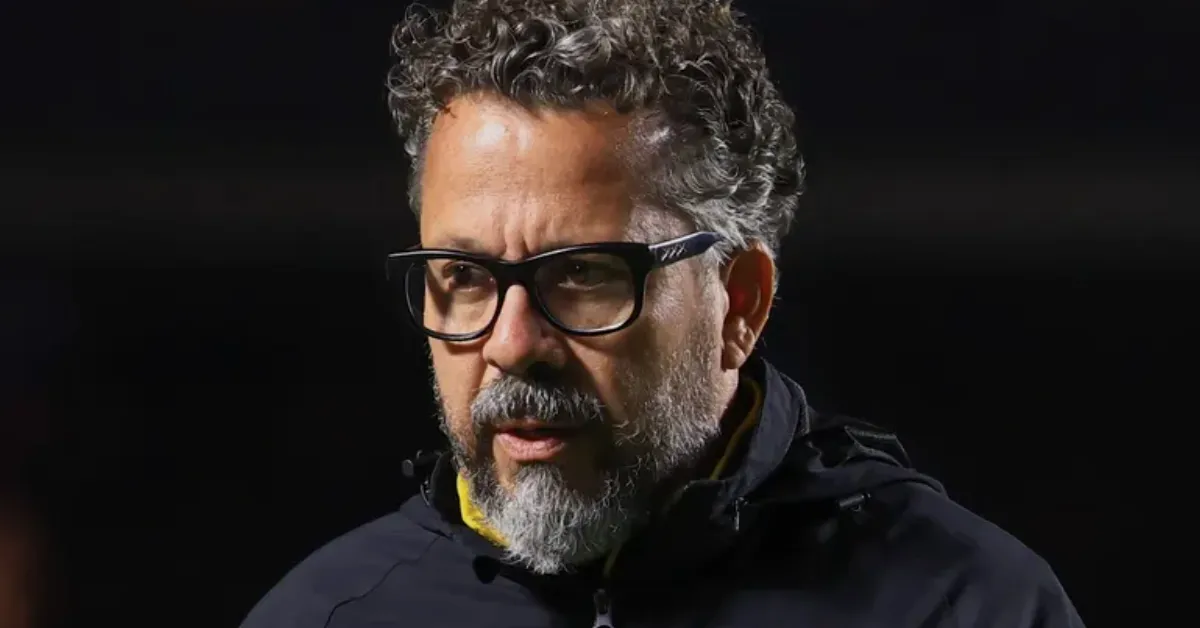 Santos: Cleber Xavier Desvenda Desafios Defensivos e Aposta na Base