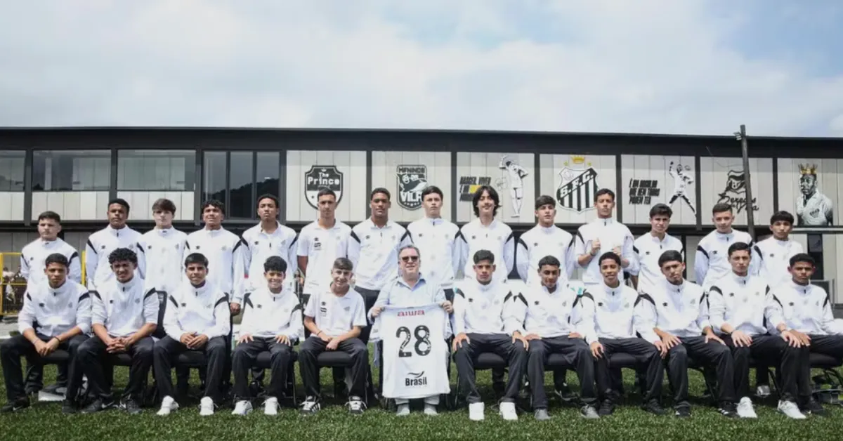 Santos Firma Contrato com 25 Jovens da Base: Investimento Crucial na Geração Futura da Vila