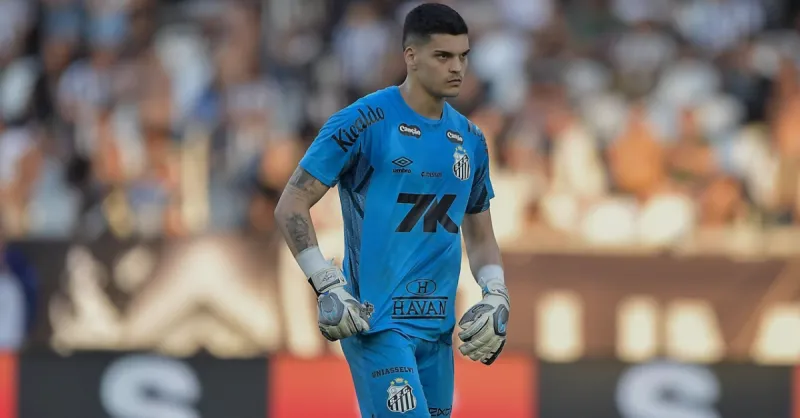 Brazão em Destaque: O Goleiro do Santos Antes do Clássico com o Palmeiras