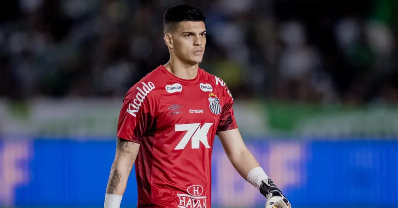 Goleiro Gabriel Brazão pede foco total ao Santos para enfrentar São Paulo em clássicos