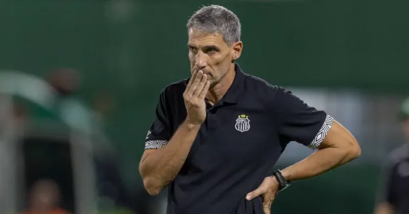 Santos: Vojvoda sob pressão em clássicos contra São Paulo, futuro em jogo