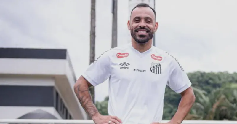 Moisés: O atacante que eliminou o Santos em 2020 é o novo reforço alvinegro